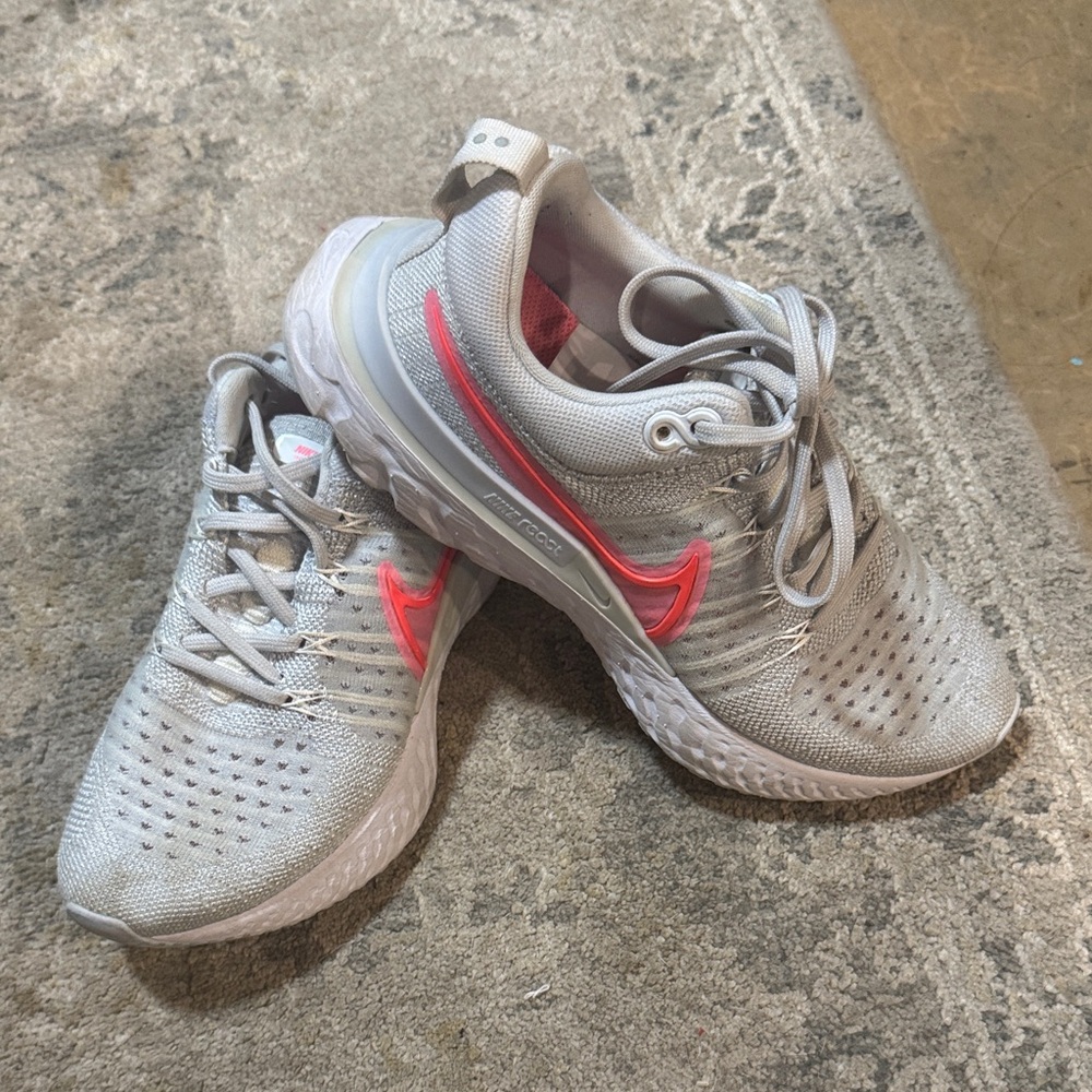 Nike Women's Light Gray and Neon Pink Sneakers